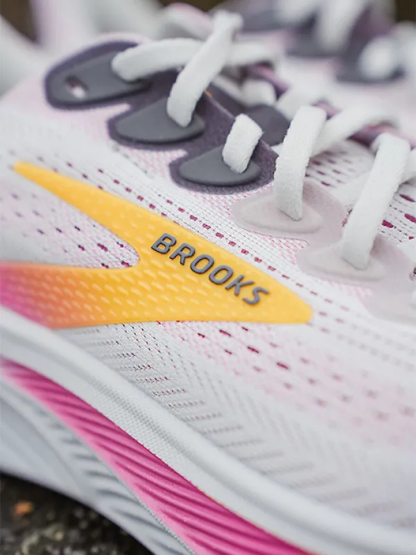 Close up of women's Brooks Ghost 17 running shoes